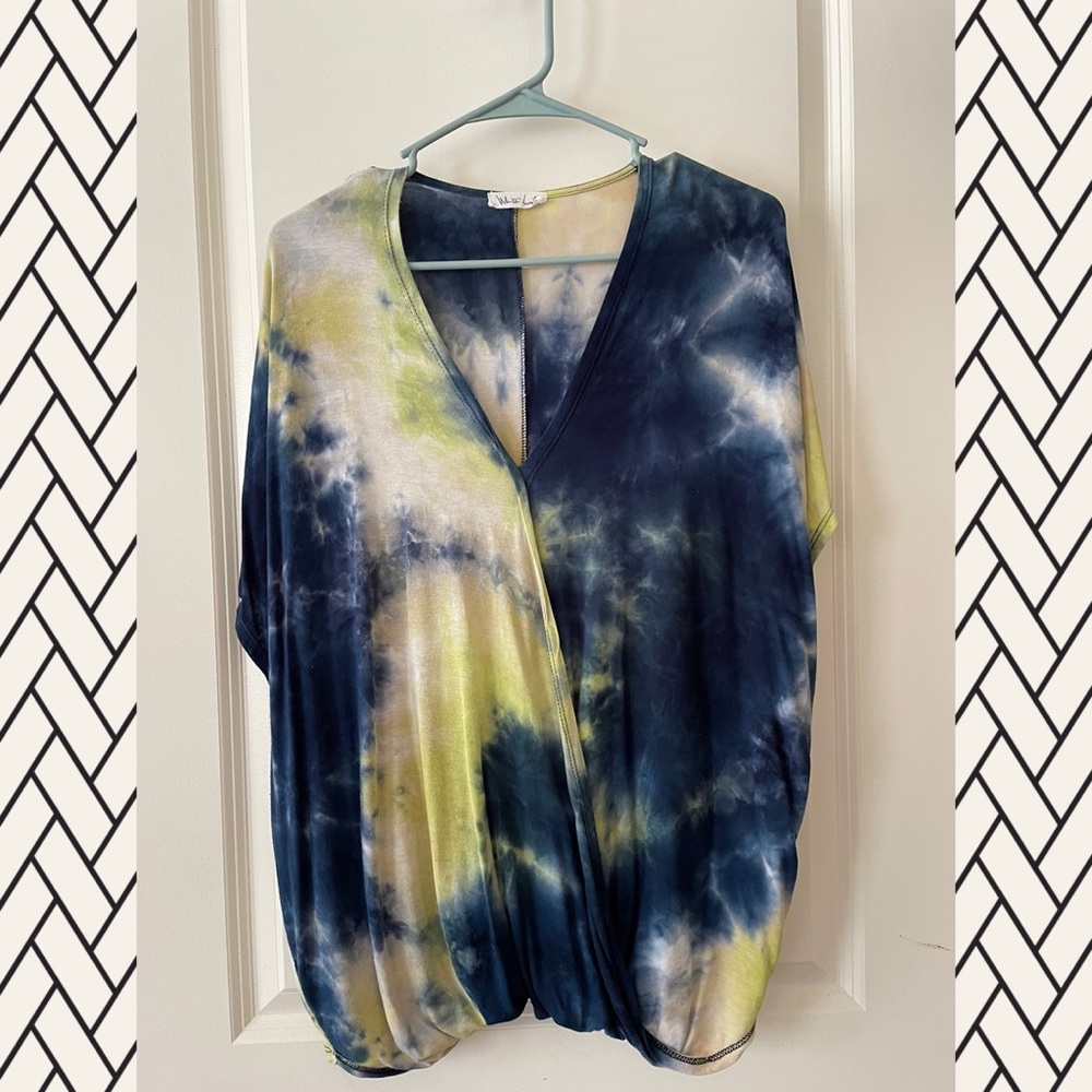 Short sleeve tie dye split front top